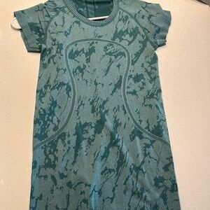 Lululemon swiftly tech tshort size 4